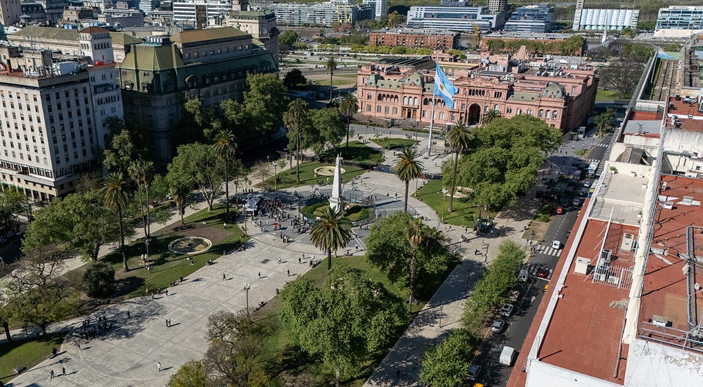 "Plaza de Mayo", main Buenos Aires Square its only 4 km from the Port